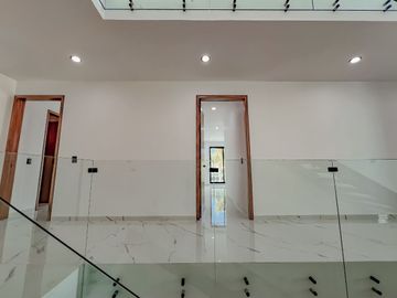 Casa de Lujo en Venta dentro de coto Los Almendros Valdepeñas Zapopan