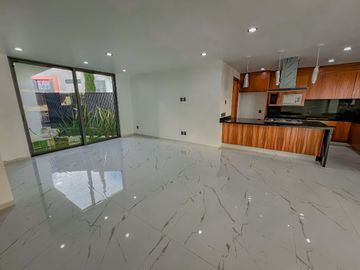 Casa de Lujo en Venta dentro de coto Los Almendros Valdepeñas Zapopan