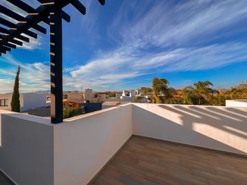 Casa de Lujo en Venta dentro de coto Los Almendros Valdepeñas Zapopan