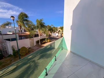 Casa de Lujo en Venta dentro de coto Los Almendros Valdepeñas Zapopan