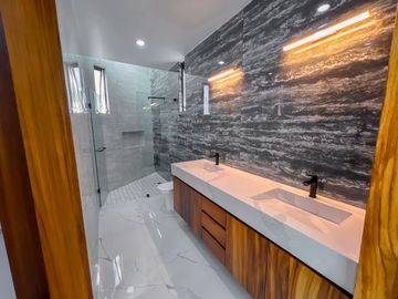 Casa de Lujo en Venta dentro de coto Los Almendros Valdepeñas Zapopan