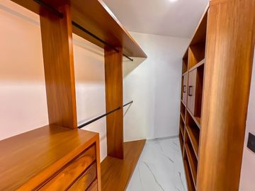 Casa de Lujo en Venta dentro de coto Los Almendros Valdepeñas Zapopan