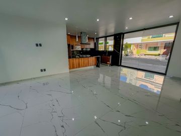 Casa de Lujo en Venta dentro de coto Los Almendros Valdepeñas Zapopan