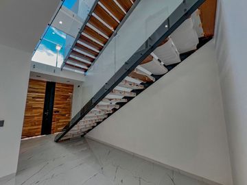 Casa de Lujo en Venta dentro de coto Los Almendros Valdepeñas Zapopan