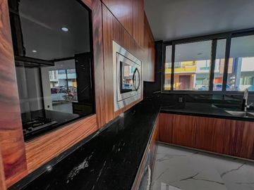 Casa de Lujo en Venta dentro de coto Los Almendros Valdepeñas Zapopan