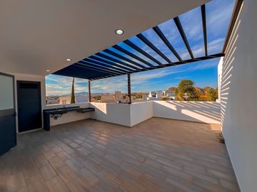 Casa de Lujo en Venta dentro de coto Los Almendros Valdepeñas Zapopan