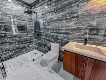 Casa de Lujo en Venta dentro de coto Los Almendros Valdepeñas Zapopan