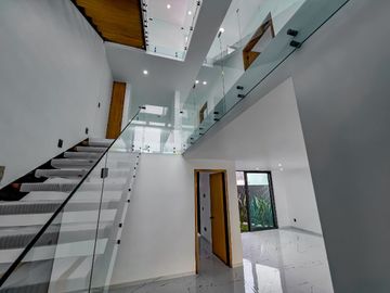 Casa de Lujo en Venta dentro de coto Los Almendros Valdepeñas Zapopan