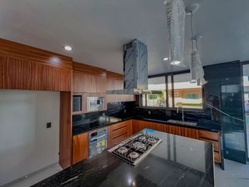 Casa de Lujo en Venta dentro de coto Los Almendros Valdepeñas Zapopan