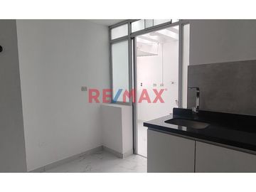🏡 ¡Vive la tranquilidad y comodidad que mereces en el Santiago de Surco!

Te presentamos este acogedor y amplio departamento ubicado en Calle Doña C