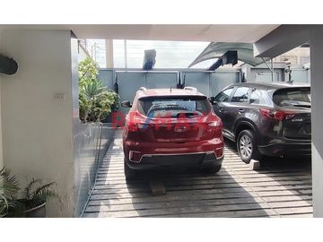 🏡 ¡Vive la tranquilidad y comodidad que mereces en el Santiago de Surco!

Te presentamos este acogedor y amplio departamento ubicado en Calle Doña C