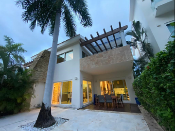 Magestuosa casa en venta en Isla dorada