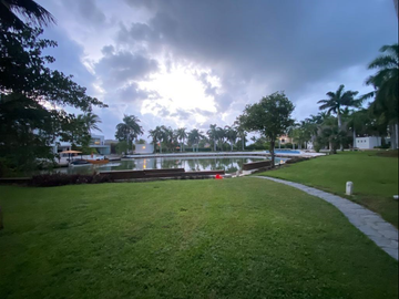 Magestuosa casa en venta en Isla dorada