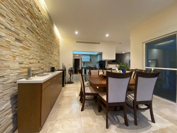 Magestuosa casa en venta en Isla dorada
