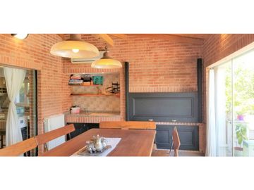 OPORTUNIDAD CASA AL BOSQUE EN BARRIO LOS CASTORES NORDELTA