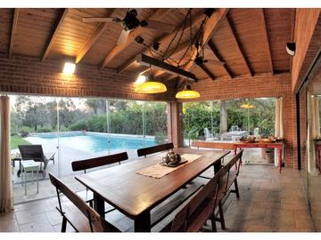 OPORTUNIDAD CASA AL BOSQUE EN BARRIO LOS CASTORES NORDELTA