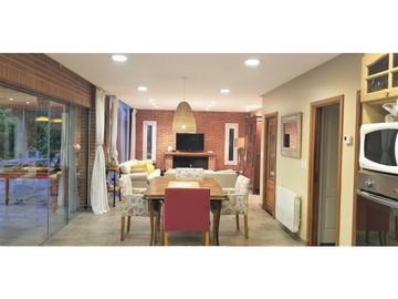 OPORTUNIDAD CASA AL BOSQUE EN BARRIO LOS CASTORES NORDELTA