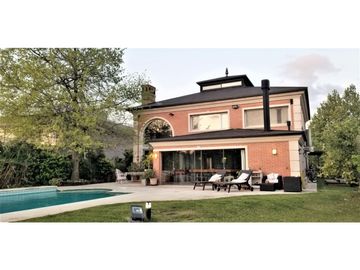 OPORTUNIDAD CASA AL BOSQUE EN BARRIO LOS CASTORES NORDELTA