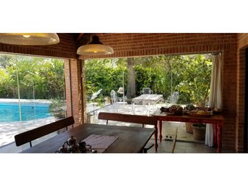 OPORTUNIDAD CASA AL BOSQUE EN BARRIO LOS CASTORES NORDELTA