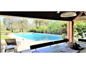 OPORTUNIDAD CASA AL BOSQUE EN BARRIO LOS CASTORES NORDELTA