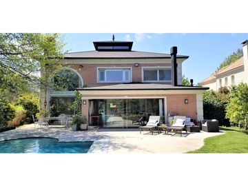 OPORTUNIDAD CASA AL BOSQUE EN BARRIO LOS CASTORES NORDELTA