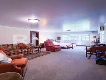 En venta, exclusiva casa con piscina, Valle de los Chillos