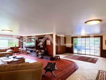 En venta, exclusiva casa con piscina, Valle de los Chillos