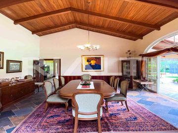 En venta, exclusiva casa con piscina, Valle de los Chillos