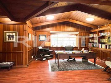 En venta, exclusiva casa con piscina, Valle de los Chillos