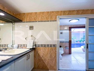 En venta, exclusiva casa con piscina, Valle de los Chillos