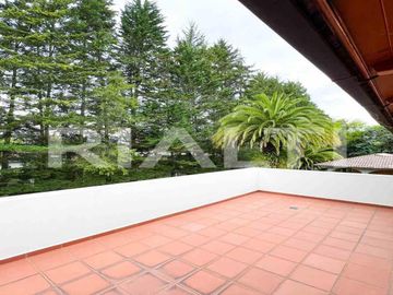En venta, exclusiva casa con piscina, Valle de los Chillos