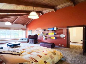 En venta, exclusiva casa con piscina, Valle de los Chillos