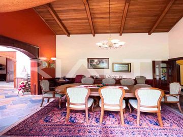 En venta, exclusiva casa con piscina, Valle de los Chillos