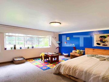 En venta, exclusiva casa con piscina, Valle de los Chillos
