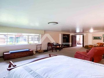 En venta, exclusiva casa con piscina, Valle de los Chillos