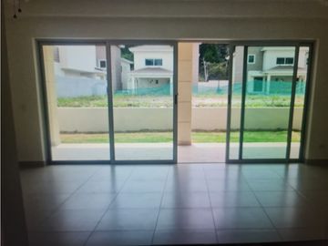 CASA DUPLEX EN ALTOS DEL PARQUE DETRAS DE ALTAPLAZA  268 M²