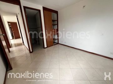 apartamento en arriendo en los colores. Cod A71538