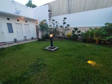 RUMAH 2 LANTAI DI JUAL CEPAT DI LENGKAPI DENGAN ISI NYA DI LOKASI DI JL CEMARA KIPAS