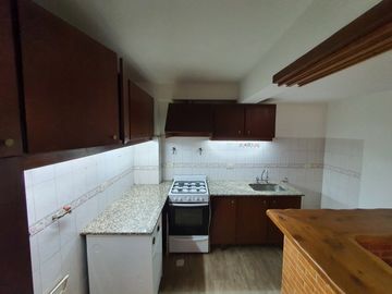 OPORTUNIDAD Excelente Departamento en zona comercial. 2 Dorm.