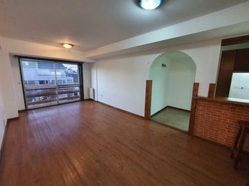 OPORTUNIDAD Excelente Departamento en zona comercial. 2 Dorm.