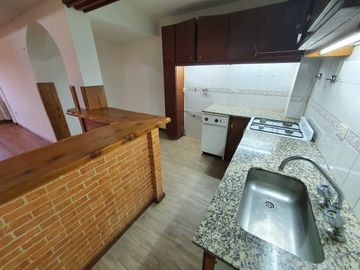OPORTUNIDAD Excelente Departamento en zona comercial. 2 Dorm.