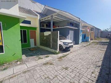 Rumah Rungkut Hadap Utara timur, Strategis