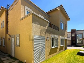 Residencia desde 340m2 de superficie con acceso a la casa Club más grande de Metepec