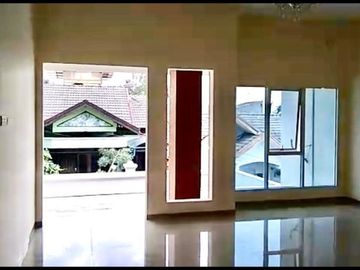 Rumah mewah baru SIAP HUNI di Banyumanik