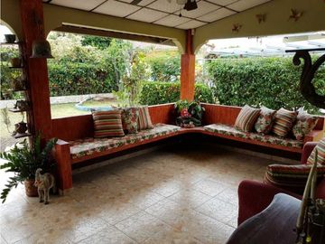 VENDO CASA EN BARRIADA SAN JOSE- A 1 MINUTO DE LA INTERAMERICANA
