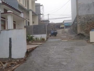 Mini cluster tepat di pinggir jalan raya bedahan,sawangan Depok 200 jutaan