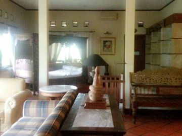 Rumah Kebun Cantik di Tanah Baru Beji, Depok. Semi furnished