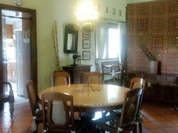 Rumah Kebun Cantik di Tanah Baru Beji, Depok. Semi furnished