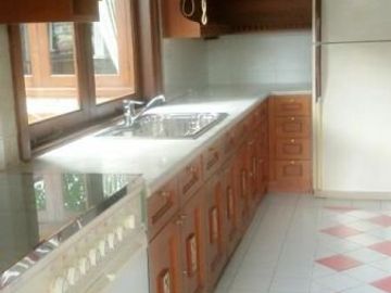 Rumah Kebun Cantik di Tanah Baru Beji, Depok. Semi furnished