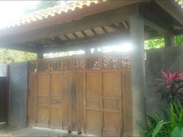 Rumah Kebun Cantik di Tanah Baru Beji, Depok. Semi furnished
